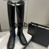 Chanells Shoe Chanelity Knee Calfskin Paris Paris High Black Tall Boots Chaîne Interlocataire C Taille Zipper Riding Boot Casual Party Mariage Flats Low Theels Boties Designer