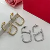 Luxury Earring V Shape Designer Earings Women Moissanite Simple Orecchini Alloy Ice Out Retro Diamanter Earing Söta presentpinnar Pläterade Silver Gold Chic ZB031 E23