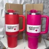 زجاجات المياه الهدف الأحمر 40oz مروي H2.0 أكواب أكواب الكوزو COSMO PINK PARADE CAR CUP Tumplers مع سيليكون مقبض هدية عيد الحب مع 1: 1 شعار E0126