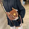 Kvinnokedja axelväskor mest populära handväskor kvinnliga väskor crossbody väska feminina liten väska plånbok tote213r