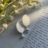 Brincos de pino vale lírio inscrição em inglês sonetos caiu imitação de pérola um botão de flor que ainda não floresceu