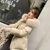 Trench da donna versione coreana stile High Street piumino in cotone invernale addensato caldo collo in pelliccia moda con cappuccio lungo