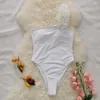 Kvinnors badkläder solid veckad vit baddräkt från axeln blommig tryck sexig triangel bikini set ruffles bandage