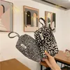 Kosmetiska väskor enkla design kvinnliga plånböcker arrangör leopardzebra canvas smink väska dragkedja påse armband plånbok för kvinnor gåva