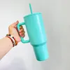 Caneca de viagem com tampa plana atualizada Reutilizável fosco colorido H3.0 aço inoxidável isolado a vácuo sem BPA copo de café de sublimação de 40 onças com canudo para impressão DIY