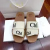 Designer Clogs Slipper Sandal för kvinna enkel snygg design Woody Flat Sliders Lady Canvas Slide Loafer Black Sandale Mules Womens Travel White Beach Pool Shoes Shoes