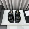 Mulheres designer sandálias chinelos de couro genuíno preto branco mulheres homens frente cinta praia sliders moda verão sapatos tamanho 35-42