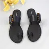 Terlik Kadın Slaytları Yaz Moda Bayanlar Düz Ayakkabılar Sıradan Açık Seyahat Plajı Kadın Parmak Tüzbeleri Toka Tasarım Terlik Büyük Boyut J240126