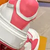 Buty sportowe stylowe płaskie buty cielę skórzana gumowa podeszwa zewnętrzna z wzorem 3D Kwiaty projektanckie trampki kobiety marki buty