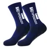 Chaussettes de sport 2023 Nouvelles chaussettes de football antidérapantes moyennes de soccer non glissantes Soccer Cycling Socks Mens 39-45 YQ240126