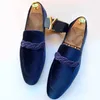 Loafers modieuze mannen klassieke Britse stijl suède hertenkin casual jurk broche twisted persoonlijkheid kleine lederen schoenen