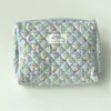 Kosmetiska väskor quiltad sminkväska för kvinnor bärbara toalett kvinnliga handväskor blommig arrangörer förvaringspåse kosmetika