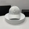 Modieuze luxe hoed veelkleurige baseball cap re nylon luxe volwassen cowboy trucker hoed metalen driehoek effen kleur vrije tijd designer hoeden PJ033 C23