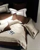 디자이너 침대 이불 세트 세트 럭셔리 4pcs 홈 침구 세트 Jacquard Duvet 침대 시트 쌍둥이 싱글 퀸 킹 사이즈 침대 세트 침대 클로스