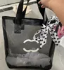 Designer Nero Bianco Maglia Spalla Donna Moda Shopping Lettera classica Trasparente Nastro di lavaggio Decorazione Borsa ambientale portatile da spiaggia