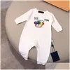 Rompers v Luxury Designer Baby Newborn Set New Born Jumpsuits Brand Girls Kläder Romper Overalls Jumpsuit Kids Bodysuit för Dro OTCBL