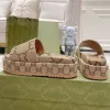 2Gs Designer-Sandalen, Hausschuhe, Sommer-Herren-Damen-Schuhe, geformte, mehrfarbige Flora-Slides, geformtes Fußbett in Schwarz, Ton-in-Ton-Gummisohle mit Prägung an der Außenseite