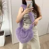 Duffelväskor Kvinnor Retro Crossbody Bag Y2K Furry Shoulder Casual Fuzzy Satchel Versatile Soft Chain Girl Stylish Purse