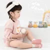 Primeiros caminhantes meninas meninos infantil criança meias dos desenhos animados nascido bebê antiderrapante couro macio socken sapatos bonito primavera algodão crianças piso