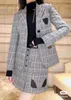 ツーピースドレスデザイナーラグジュアリーブランドLVVチェックスーツシャツ女性長袖ラペルシングルブレアテスイートジャケットスーツハイウエストスカート衣装カジュアルトラックスーツ6CN0