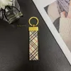 Chaveiros Lanyards Chaveiro Clássico Mulheres Designer Plaid Coin Bolsa Pingente Homens Carro Chaveiro Presente de Aniversário Marido Esposa Luxo Chaveiro 2024