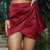 Kjolar sommar Bourgogne oregelbundna blixtlås kjol fashionabla hög midja snörning satin för kvinnor veckade fast färg mini