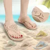 Sandaler Kvinnor Summer Solid Color Slip on Casual Open Toe Wedges Bekväm strand för platta kilor