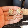 Stud stud boutique charm diamantörhängen gåvor för kvinnor designers smycken mode lyxguld pläterade örhängen med låda nya tjejsmycken örhängen