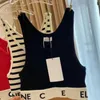 Le lettere a nastro cucite Ce sono sottili e versatili. Gilet lavorato a maglia con fondo girocollo a righe semplici in tinta unita sportivo casual 42izr