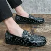 Mänskor Loafers Högkvalitativt tryck PU-läderslip på ny modedesign Metall Decoration bekväm klassisk heta försäljning Dh845