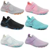 2024 Sandaler vattenskor Summer Swimming Red Orange Blue Pink Black Purple Outdoor Men Kvinnor tofflor snabba torr aqua lägenheter yogastrumpa