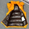 Tasarımcı Mens Puffer yelek ceketleri Monclairer Hooded Sews için Erkekler İçin Lüks İşlemeli Rozetler Dış giyim Söndürülebilir Şapkalar Boyutu 1-6