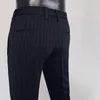 Abiti da uomo Pantaloni stile coreano Pantaloni a righe slim fit casual di alta qualità Pantaloni eleganti neri Pantaloni a sigaretta da uomo