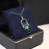 Europese en Amerikaanse retro volledige diamanten smaragd ins niche minimalistische temperament vlinder kwast hanger verkoperde ketting