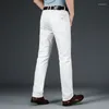 Jeans pour hommes élastique affaires mode jambe droite pantalons longs printemps/été mi taille haute décontracté hommes coupe ajustée blanc pur