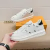 Płaskie buty Rivoli Sneaker Treaker Trener Mens Buty Białe zrytające cielę skórzane wytłoczone litera Flower Beverly Hills Sneakers 1.23 04