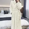 Vêtements de nuit pour femmes Peignoir en polaire Femmes Épaissir Robes chaudes Vêtements de maison thermique Hiver Automne Élégant Doux Confortable Robe de nuit Pyjamas