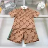 Moda para niños Camisetas Traje Impresión de logotipo con letras grandes Polo de manga corta y pantalones cortos Tamaño 110-160 Chándales de verano para niños y niñas Jan20