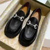 Mulheres Couro Lug Sole Loafer 100% couro real Abelha Bordado Designer Loafer Luxo Mulheres Sapatos Baixos Plataforma Tamanho 34-42 Altura Aumentando Sapatos Street Dress Shoes