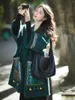 Trenchs de femmes manteaux d'hiver de style chinois Tang costume grenouille bouton manteau vert pour les femmes