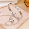 c h Pulsera de diamantes galvanizada pulida a mano de alta gama Anillo de pareja simple