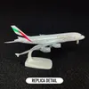 Échelle 1 250 Réplique d'aviation en métal 20 cm Fly Emirates Modèle d'avion Miniature Décoration de chambre Cadeau de Noël Jouets pour enfants pour garçons 240118