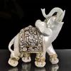 DEERTCO الإبداعية لوكس فيل تمثال الفيل التماثيل راتنج مكتب المنمنمات بيرل الأبيض الفيل زخرفة المنزل 240119