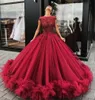 Темно-красные кристаллы Кружевное бальное платье Платья Quinceanera Прозрачные аппликации с вырезом из драгоценных камней Пром платья с рюшами длиной до пола Тюль Sweet 16 Платье