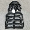 디자이너 남성 복 조끼 재킷 Monclairer Hooded Down Vest for Men 고급 자수 배지 코트 분리 가능한 모자 크기 1-6과 겉옷