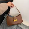 Version Cross Body du sac sous les bras en cuir souple à boucle en H pour femmes 2024 nouveau sac à bandoulière à une épaule tendance et polyvalent pour les déplacements domicile-travail