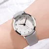 Montre à quartz étanche pour femmes, de haute qualité, légère, de luxe, simple, loisirs, petite fleur fraîche, ceinture