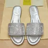 المصممين Slippers Sandals Womens Shoes Slides Fashion Rhinestone Sandal مريح الذهب Silver Silver Natual أحذية شقة الكعب الجدة 35-42