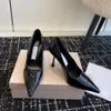 Toppkvalitet Simple Classic Pumps Shoes Stiletto Heel Sandal Pekade tår Patentläder Högklackade skor 9,5 cm Luxury Designer Heels klädskor Office Shoes Shoes