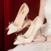 Klädskor fransk stil brud brudtärna vit pärla stilett klack hög klack bröllop för kvinnor zapatillas mujer
